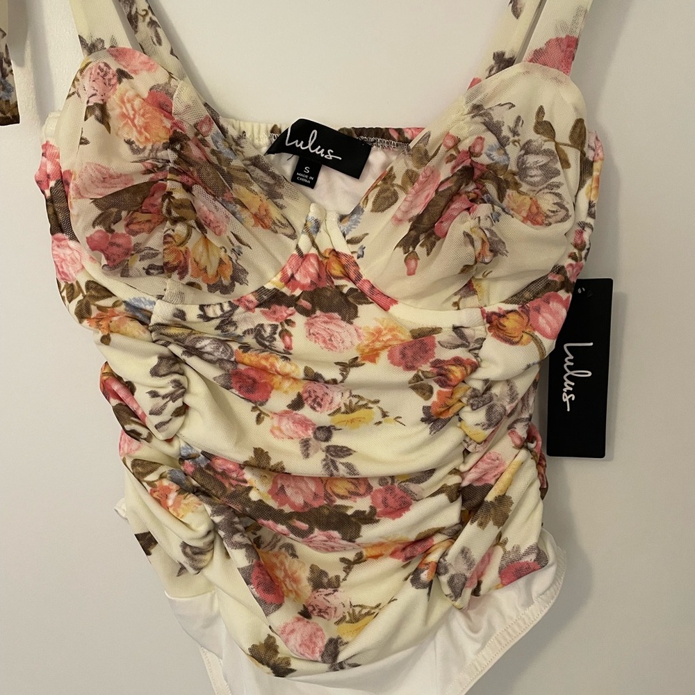 Lulu's Floral Print Bodysuit in Cream and Pink NWT! - Picture 2 of 11
